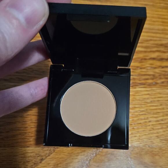 LOT Shades by Shan Highlighter Irma (Cool Gold) & Matte Bronzer Latte - Picture 5 of 8